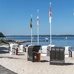 Mit Badestrand Daire *
